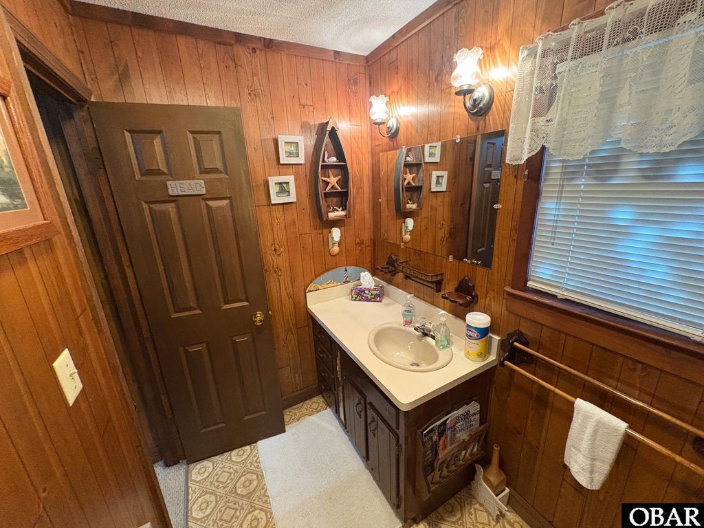 Image 13 of property listing at 31 Dolphin Run, Southern Shores, NC 27949