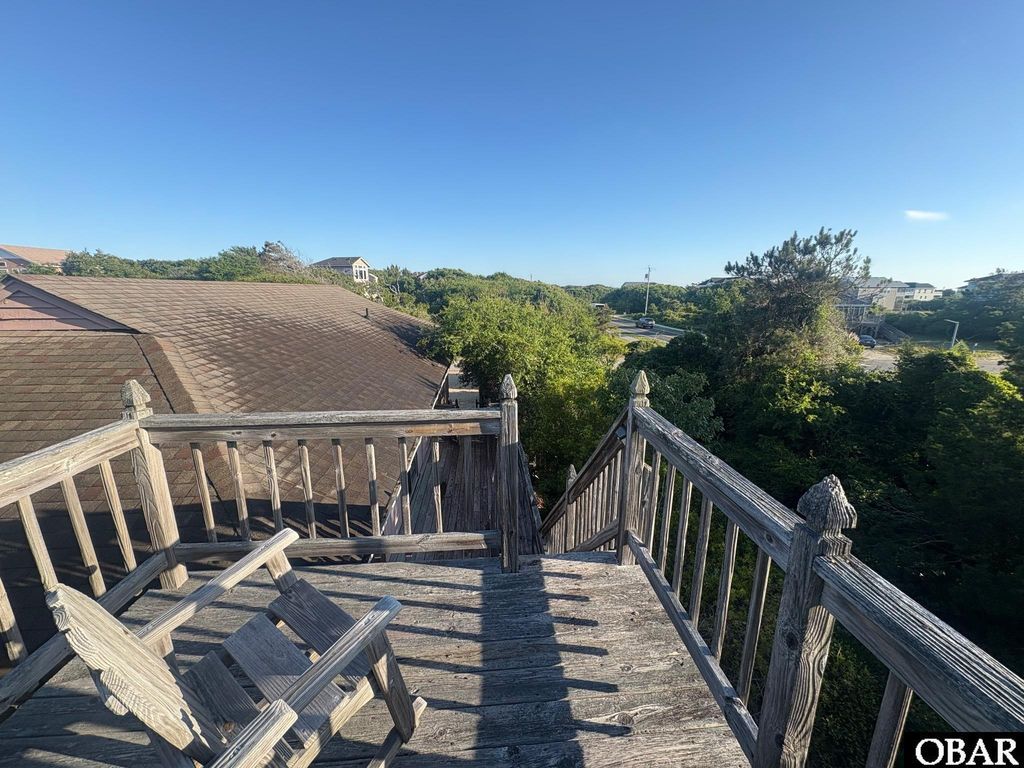 Image 19 of property listing at 31 Dolphin Run, Southern Shores, NC 27949
