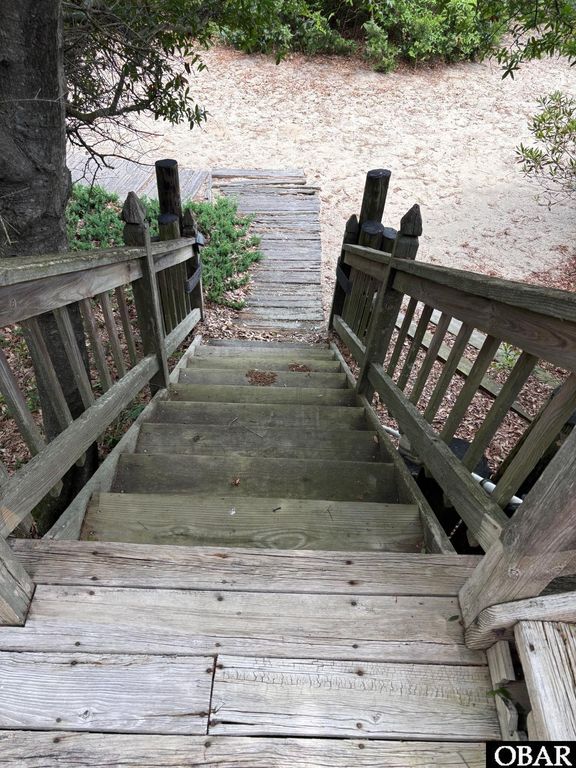 Image 3 of property listing at 31 Dolphin Run, Southern Shores, NC 27949