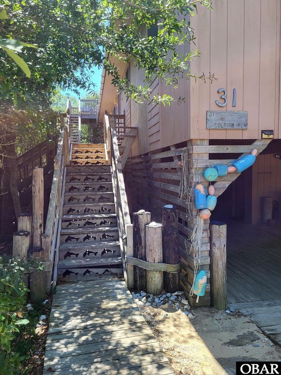 Image 4 of property listing at 31 Dolphin Run, Southern Shores, NC 27949