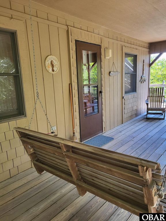 Image 6 of property listing at 31 Dolphin Run, Southern Shores, NC 27949