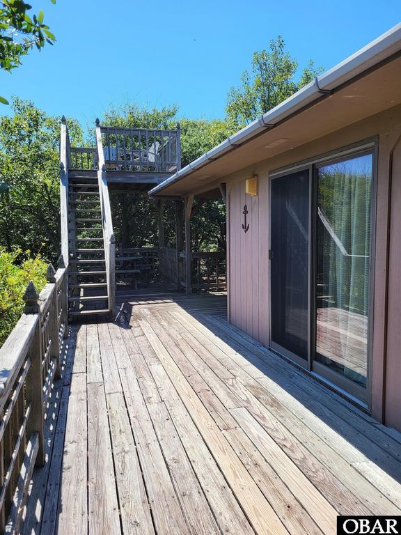 Image 8 of property listing at 31 Dolphin Run, Southern Shores, NC 27949