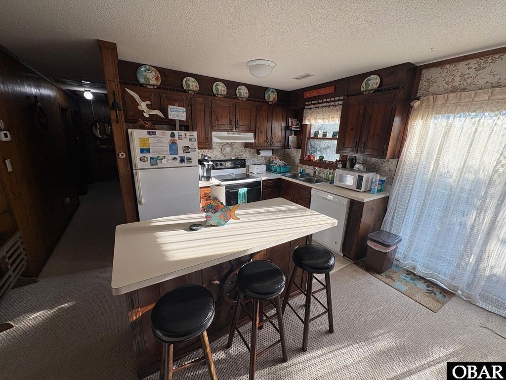 Image 9 of property listing at 31 Dolphin Run, Southern Shores, NC 27949