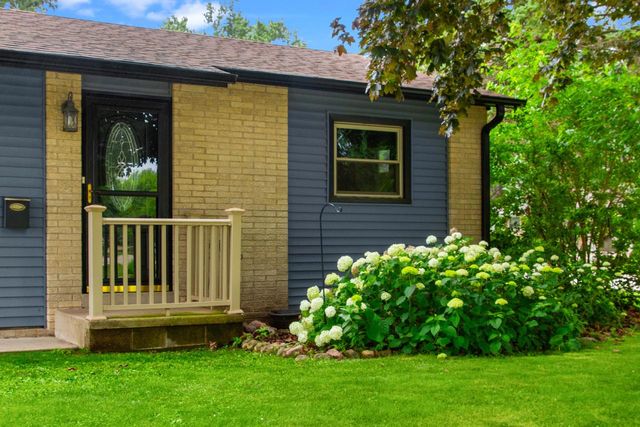 301 E 1st AVENUE, Elkhorn, WI 53121