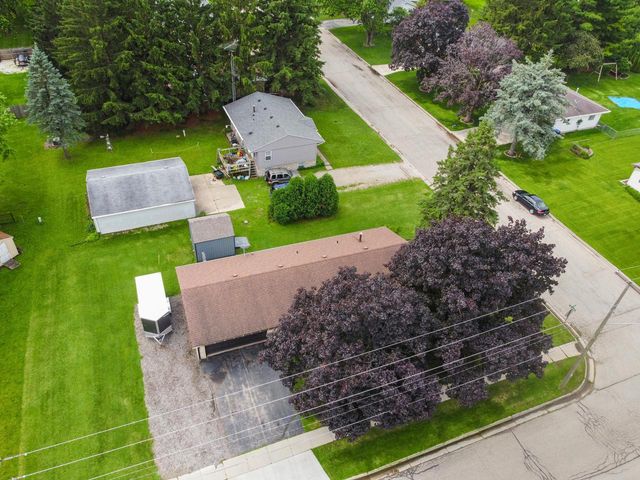 301 E 1st AVENUE, Elkhorn, WI 53121