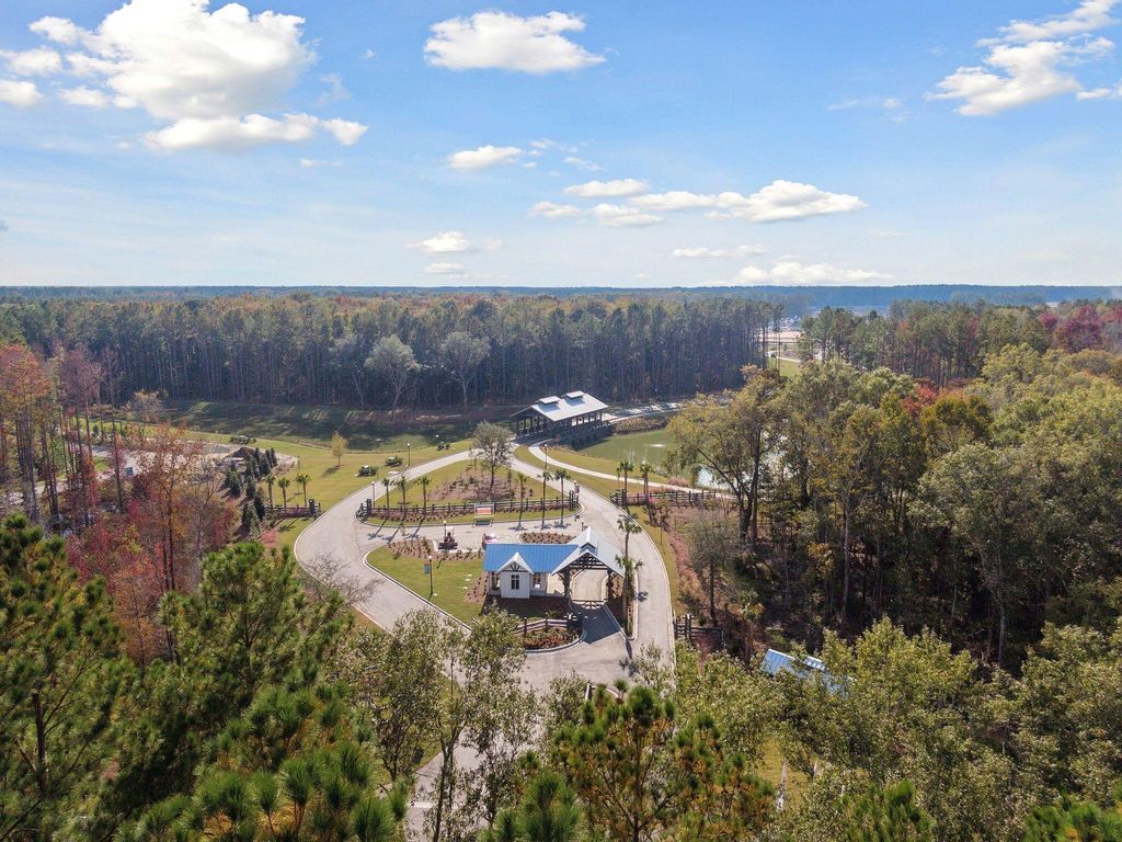 Image 4 of property listing at 1634 Locals Street, Summerville, SC 29485