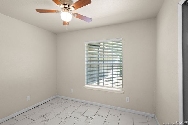 110 Rock Valley Dr, San Antonio, TX 78227