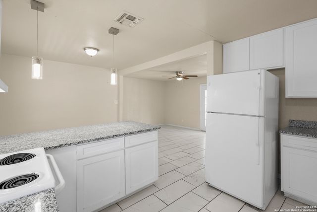 110 Rock Valley Dr, San Antonio, TX 78227