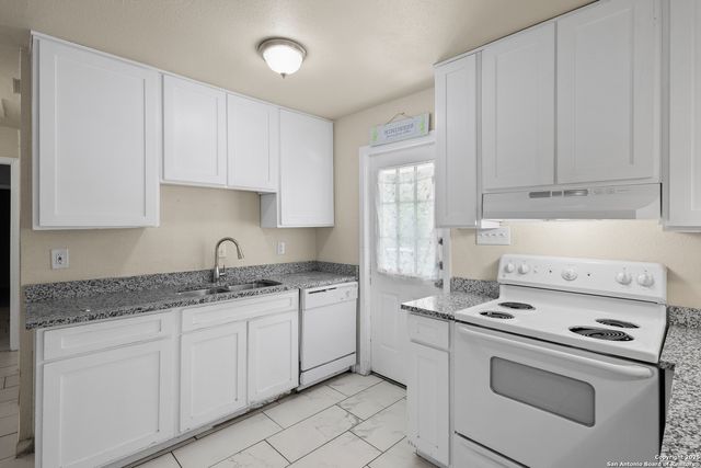 110 Rock Valley Dr, San Antonio, TX 78227