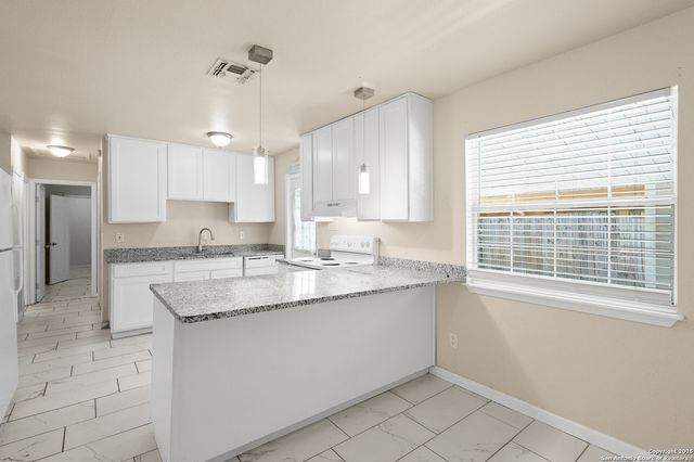 110 Rock Valley Dr, San Antonio, TX 78227