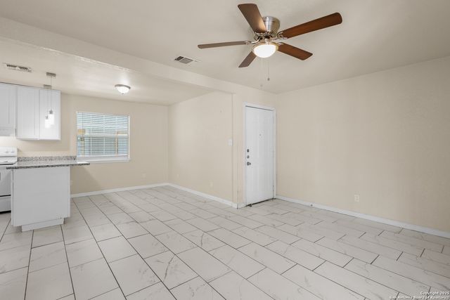 110 Rock Valley Dr, San Antonio, TX 78227