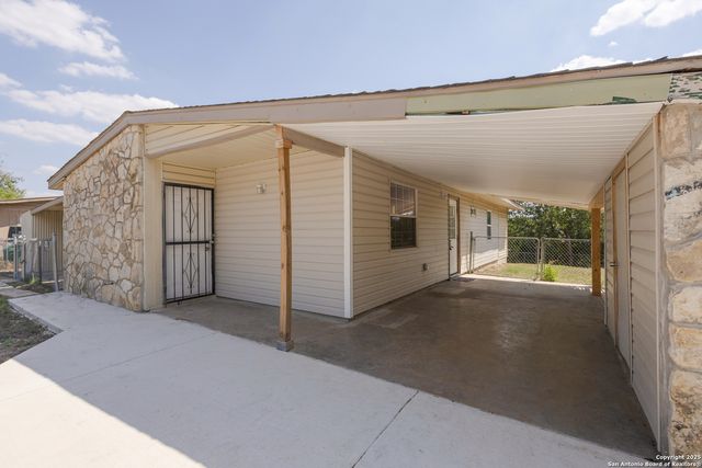 110 Rock Valley Dr, San Antonio, TX 78227