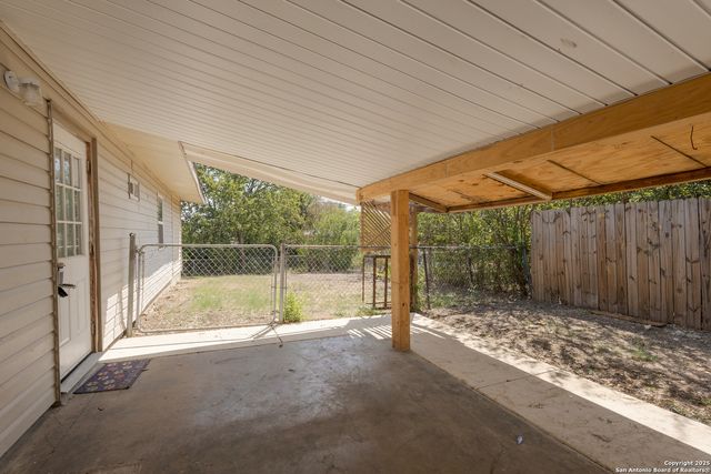 110 Rock Valley Dr, San Antonio, TX 78227