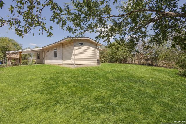 110 Rock Valley Dr, San Antonio, TX 78227