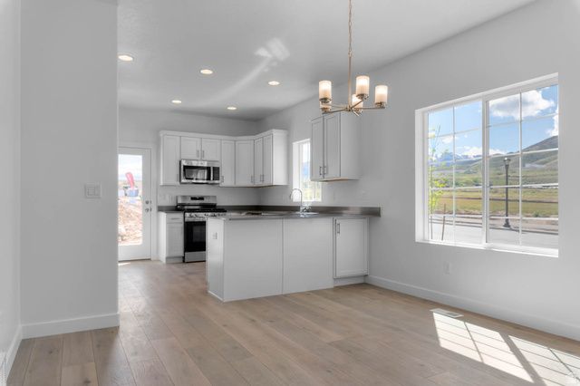 8225 W DIAMOND PEAK WAY, Magna, UT 84044