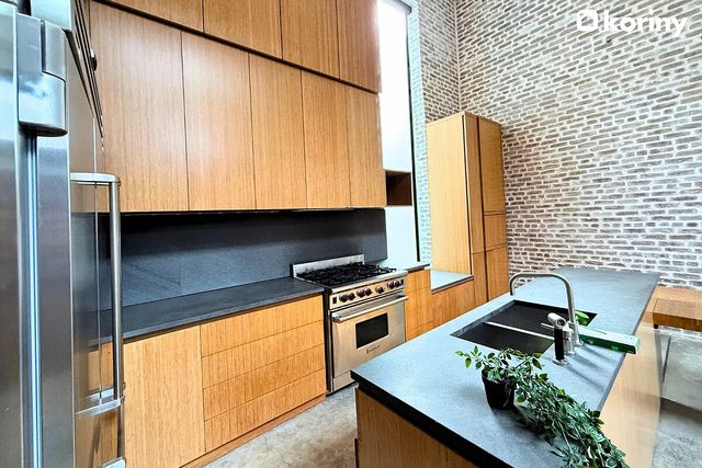 75 WARREN Street, New York City, NY 11201