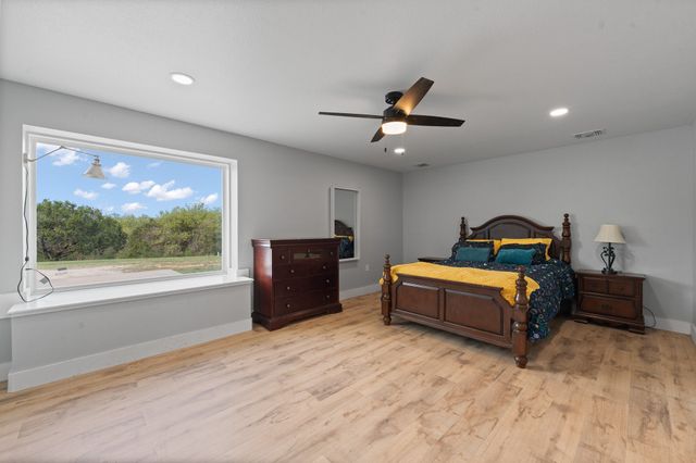 420 Overlook Drive, Cleburne, TX 76033