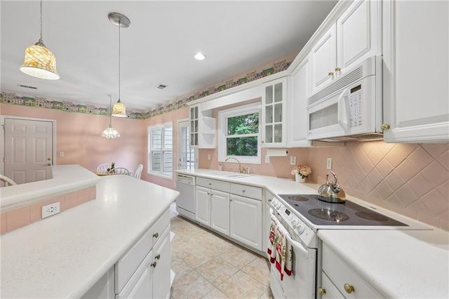 535 Willowwind Drive, Loganville, GA 30052