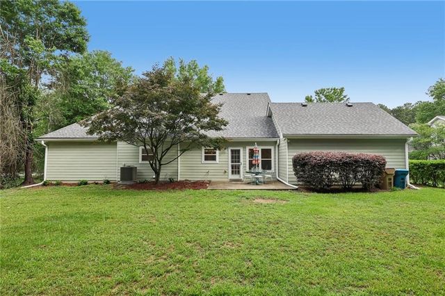535 Willowwind Drive, Loganville, GA 30052