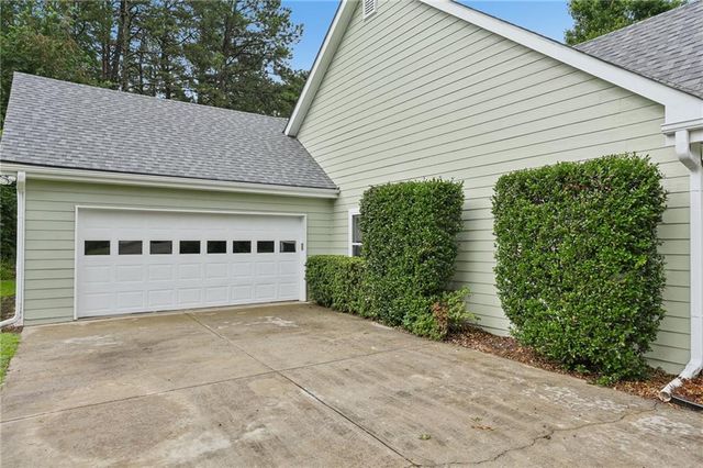 535 Willowwind Drive, Loganville, GA 30052