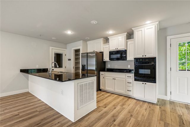 1615 Cresent Street, Bentonville, AR 72712