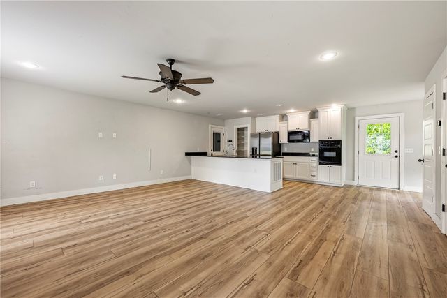 1615 Cresent Street, Bentonville, AR 72712