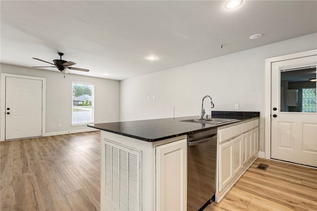 1615 Cresent Street, Bentonville, AR 72712