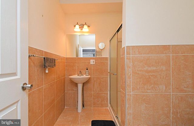 919 N AMERICAN ST, Philadelphia, PA 19123