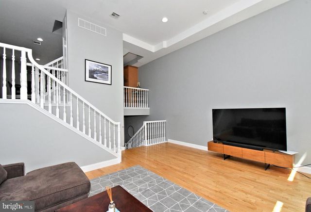 919 N AMERICAN ST, Philadelphia, PA 19123
