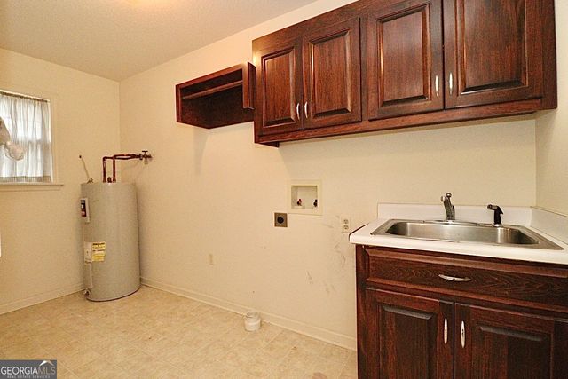 4898 Timberwood Drive, Hahira, GA 31632