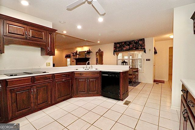 4898 Timberwood Drive, Hahira, GA 31632