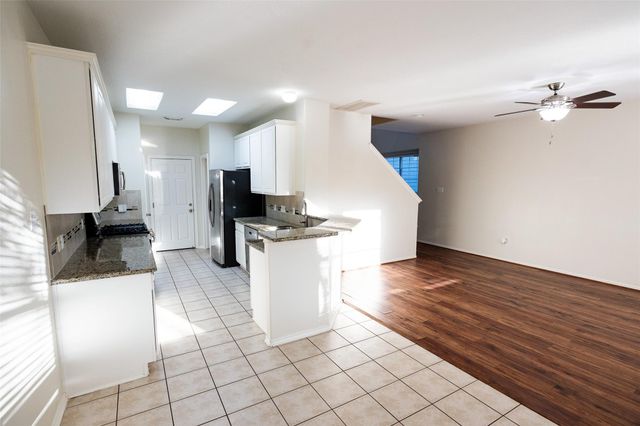 11 Summerhaze Circle, The Woodlands, TX 77382