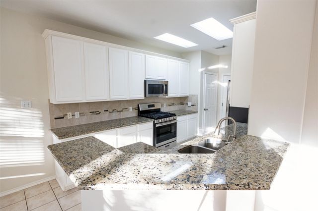 11 Summerhaze Circle, The Woodlands, TX 77382