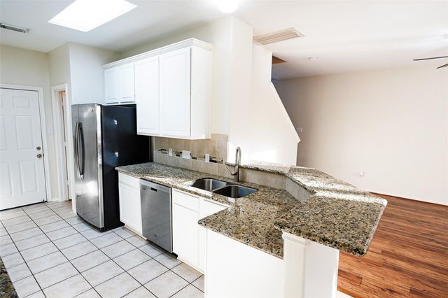 11 Summerhaze Circle, The Woodlands, TX 77382