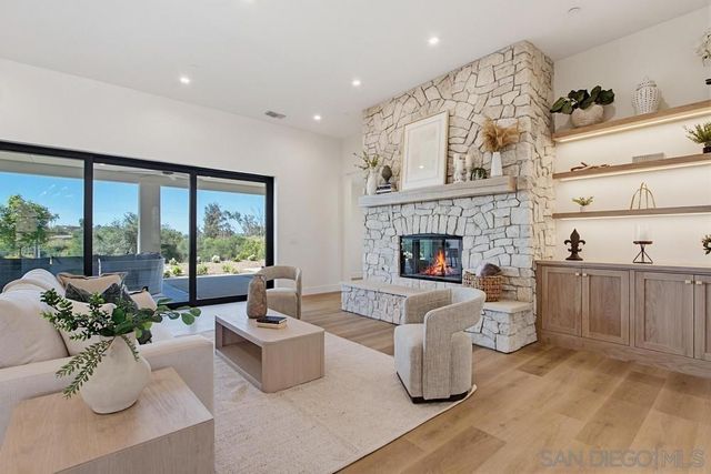 575 Twin Country Lane, Fallbrook, CA 92028