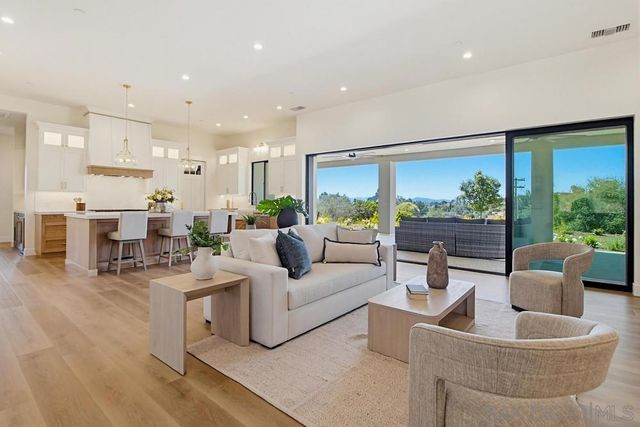 575 Twin Country Lane, Fallbrook, CA 92028