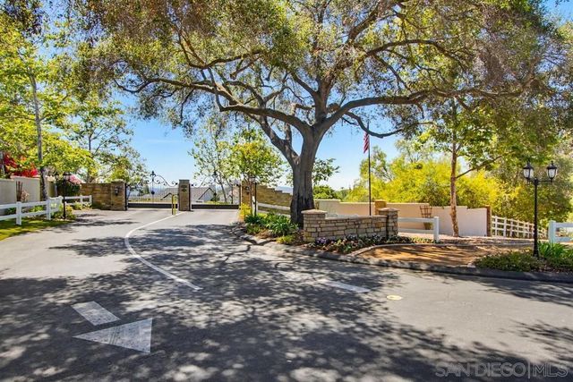 575 Twin Country Lane, Fallbrook, CA 92028