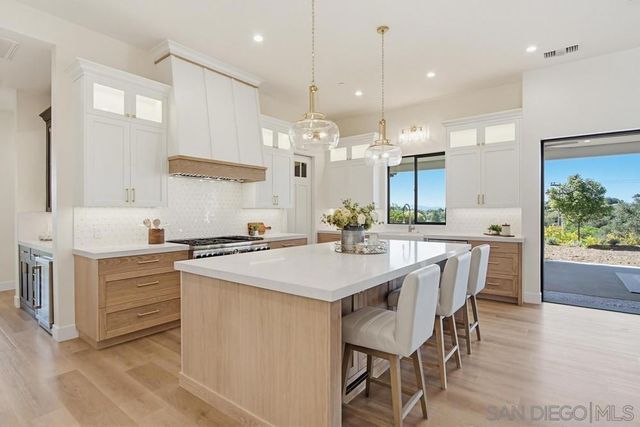 575 Twin Country Lane, Fallbrook, CA 92028