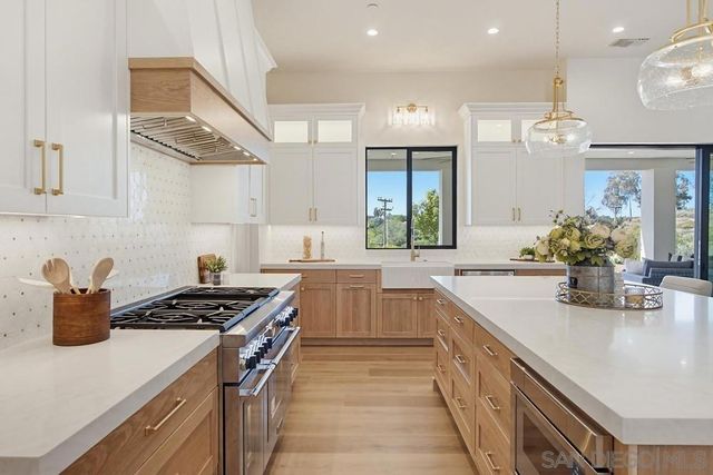 575 Twin Country Lane, Fallbrook, CA 92028