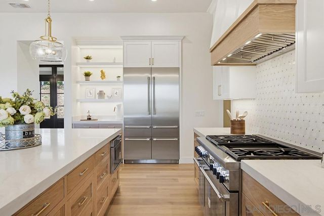 575 Twin Country Lane, Fallbrook, CA 92028