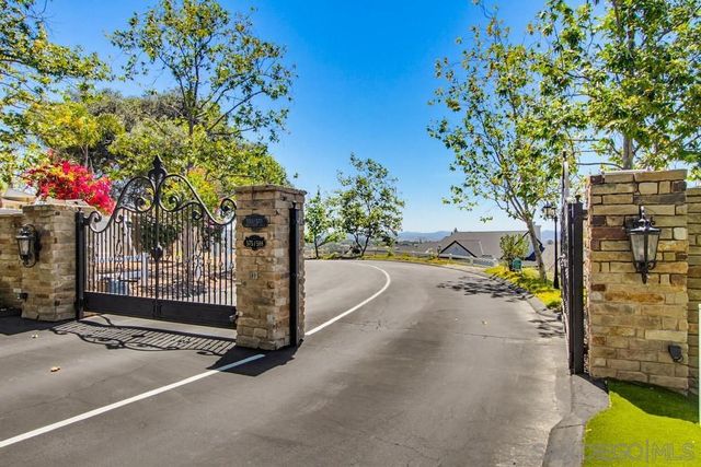 575 Twin Country Lane, Fallbrook, CA 92028