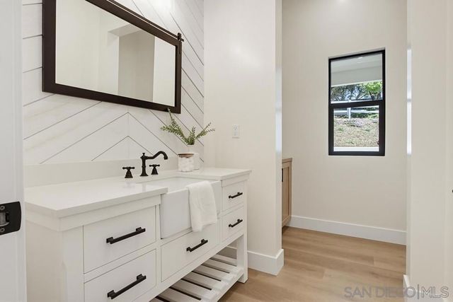 575 Twin Country Lane, Fallbrook, CA 92028