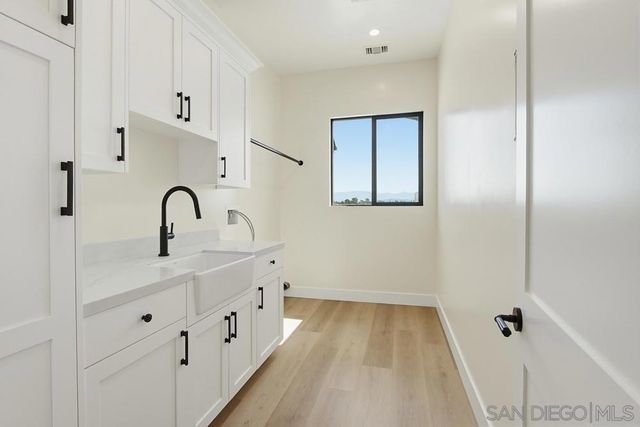 575 Twin Country Lane, Fallbrook, CA 92028