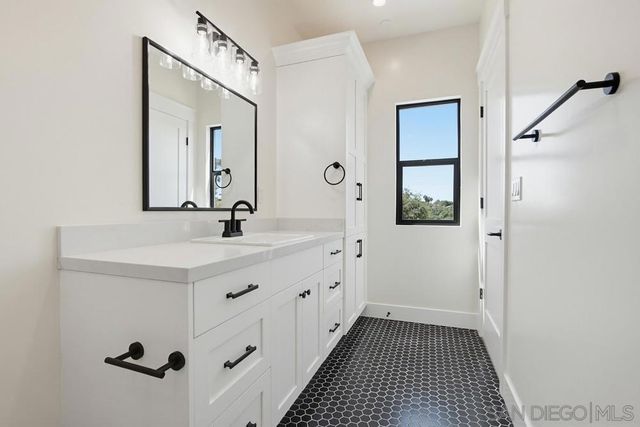 575 Twin Country Lane, Fallbrook, CA 92028