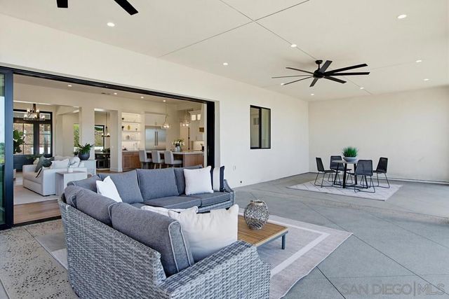 575 Twin Country Lane, Fallbrook, CA 92028