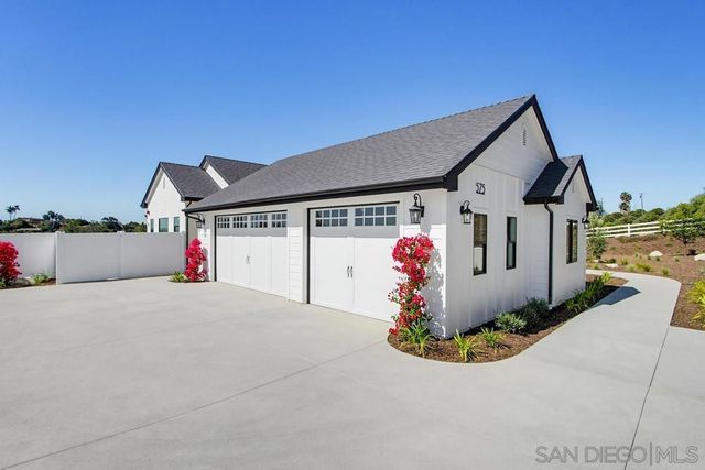 575 Twin Country Lane, Fallbrook, CA 92028