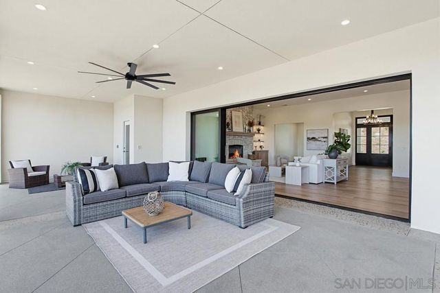 575 Twin Country Lane, Fallbrook, CA 92028