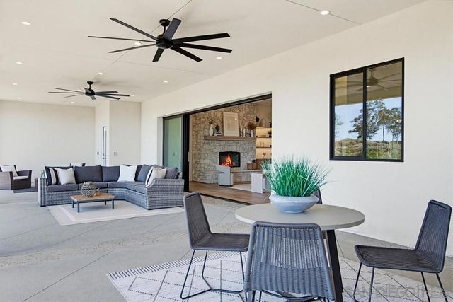 575 Twin Country Lane, Fallbrook, CA 92028