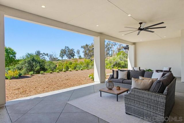 575 Twin Country Lane, Fallbrook, CA 92028