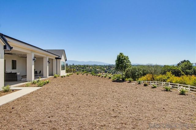 575 Twin Country Lane, Fallbrook, CA 92028